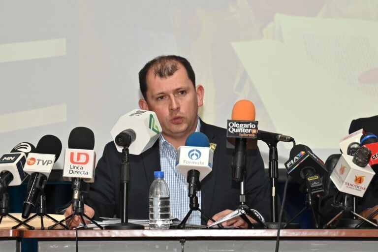 Conferencia de prensa autoridades (1)