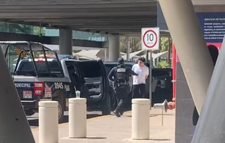Detiene-la-Policia-Municipal-al-famoso-Youtuber-Markitos-Toys-en-el-Aeropuerto-de-Culiacan