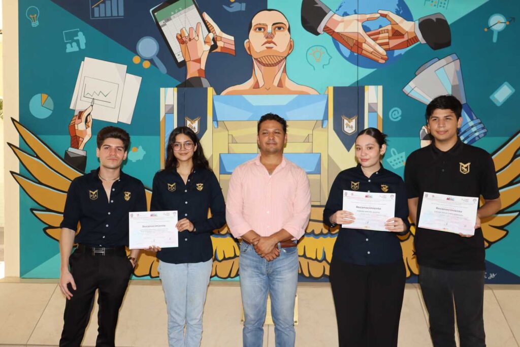 17 OCTUBRE FCA ESTUDIANTES GANADORES EN MERCADOTECNIA DE ANFECA (2)
