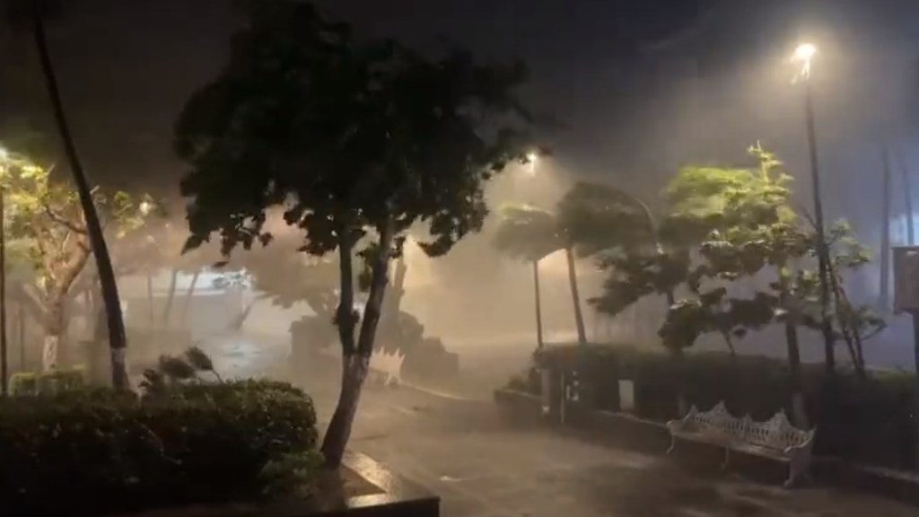al-menos-un-muerto-inundaciones-y-danos-por-el-paso-del-huracan-lidia-en-mexico
