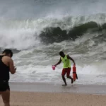 mal-tiempo-en-playa-de-mexico