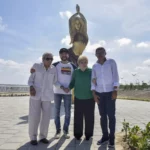 barranquilla-rinde-homenaje-a-shakira-con-una-estatua-de-bronce-de-mas-de-seis-metros-scaled