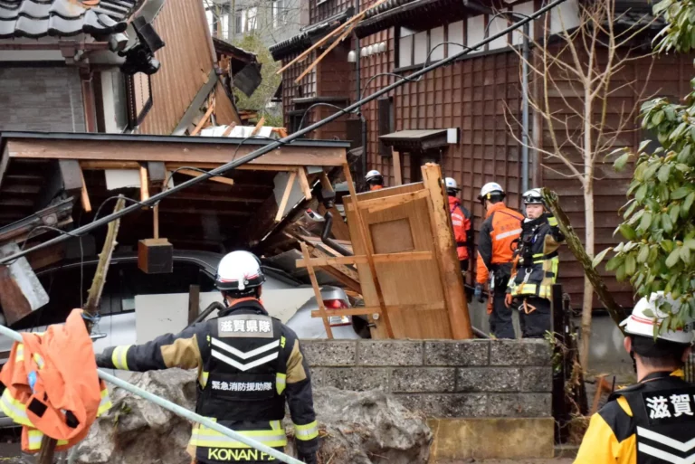 escombros-en-japon-por-terremoto-magnitud-76
