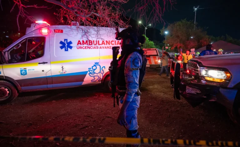 al-menos-cinco-muertos-por-desplome-de-templete-san-pedro-nl-4