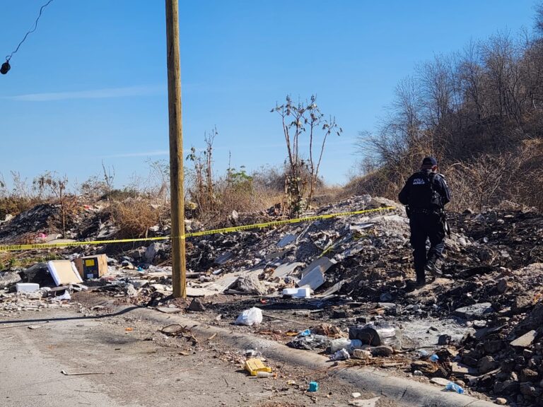 asesinado-y-en-la-caja-de-una-camioneta-nissan-localizan-un-hombre-en-alturas-del-sur-culiacan-3