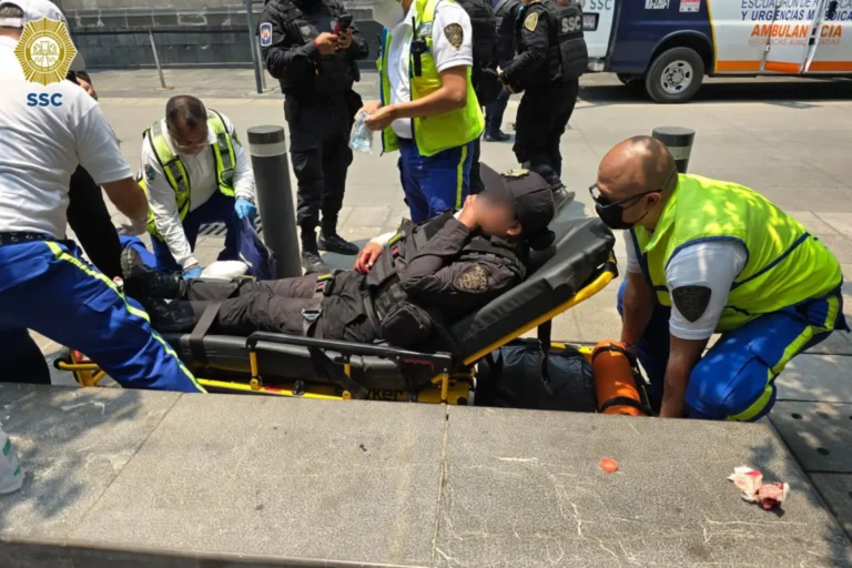 policias-cdmx-normalistas-ayotzinapa-palacio-nacional