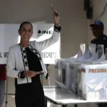 claudia-sheinbaum-al-emitir-su-voto-en-tlalpan