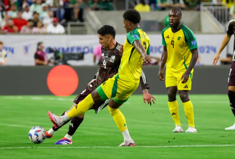 edson-alvarez-durante-partido-de-mexico-vs-jamaica-en-la-copa-america-2024