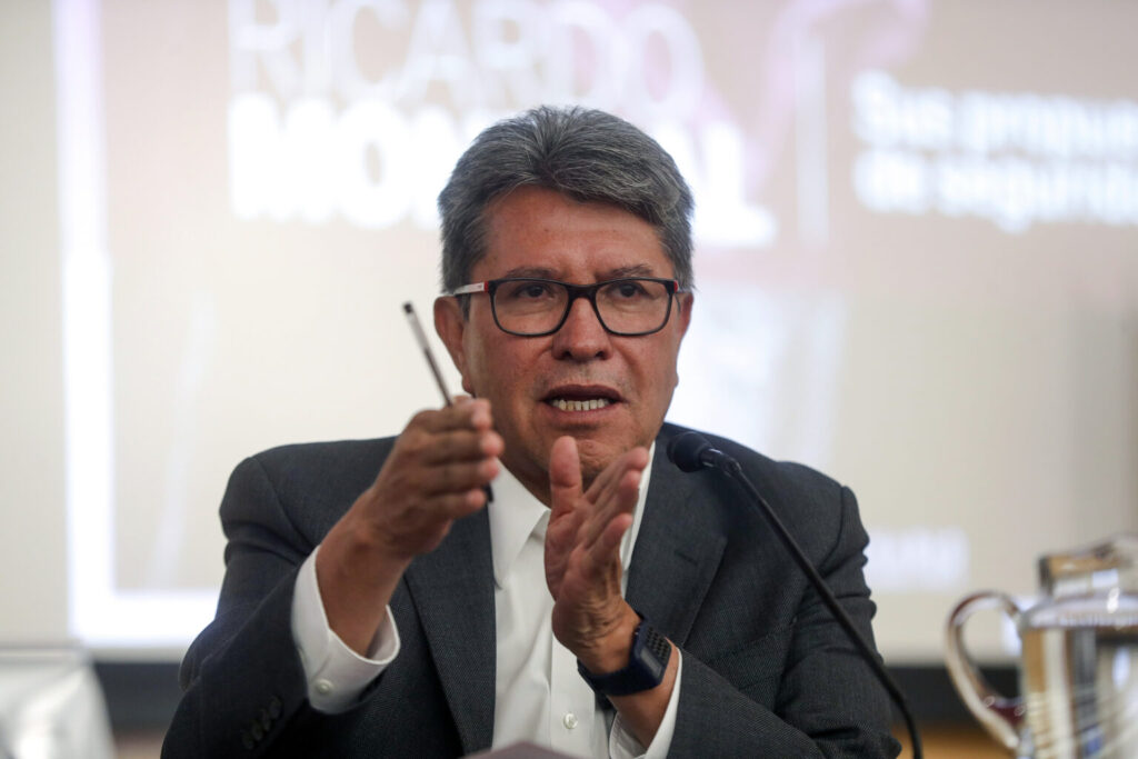 El aspirante presidencial Ricardo Monreal aboga por frenar la militarización de México