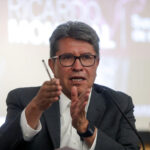 El aspirante presidencial Ricardo Monreal aboga por frenar la militarización de México