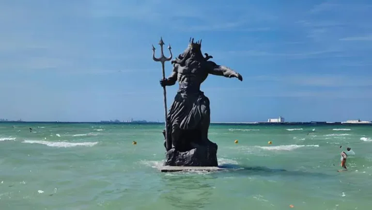 estatua-de-poseidon-en-yucatan
