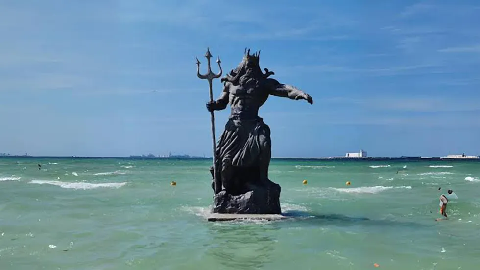 estatua-de-poseidon-en-yucatan