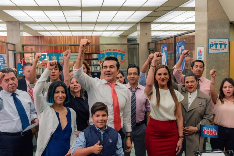 adrian-uribe-mariana-seoane-cine-mexicano-candidato-honesto
