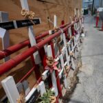 cruces-en-recuerdo-de-las-52-victimas-del-atentado-al-casino-royale-de-monterrey