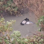 automovil-que-cayo-al-emisor-poniente-en-cuautitlan-izcalli