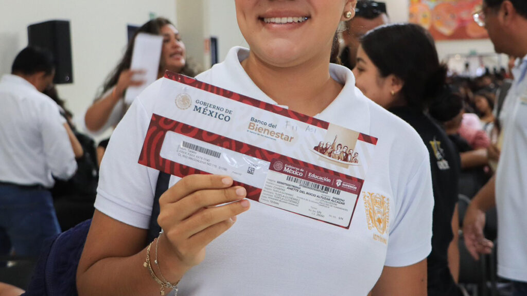 beneficiaria-de-las-becas-benito-juarez-y-rita-cetina