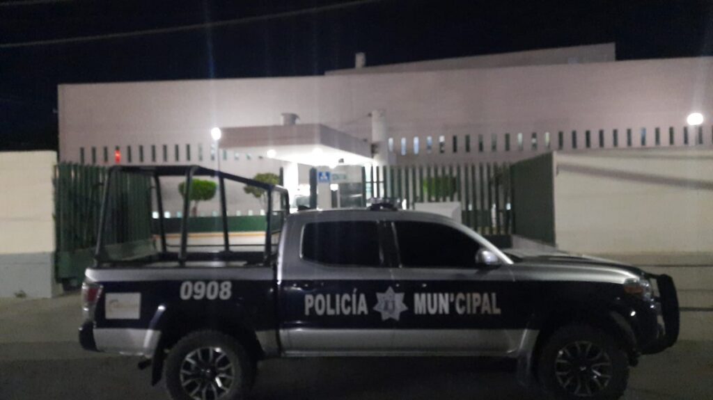 patrulla-policia-municipal-imss-terranova-culiacan-noche-5