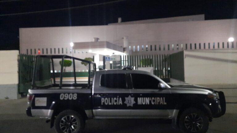 patrulla-policia-municipal-imss-terranova-culiacan-noche-5