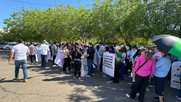 docentes-del-snte-27-se-manifiestan-en-culiacan-reunion